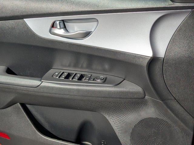 2023 Kia Forte LXS IVT