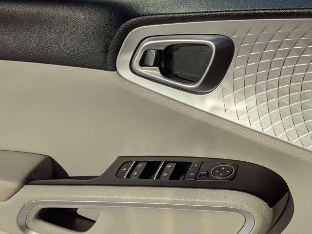 2023 Kia Soul LX IVT